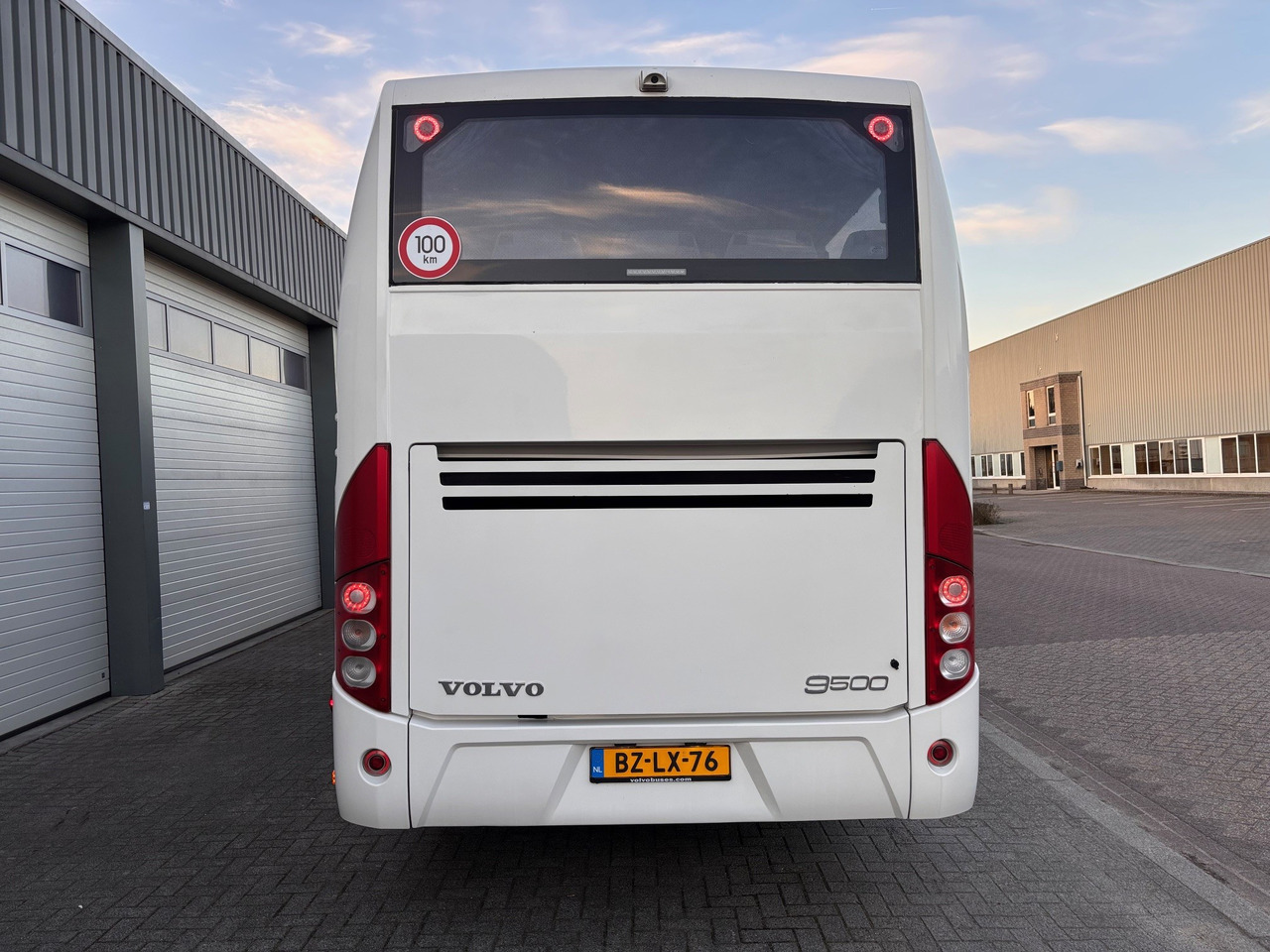 Volvo 9500 met 52 pl. - Távolsági busz: 4 kép. Volvo 9500 met 52 pl. - Távolsági busz: 4 kép.
