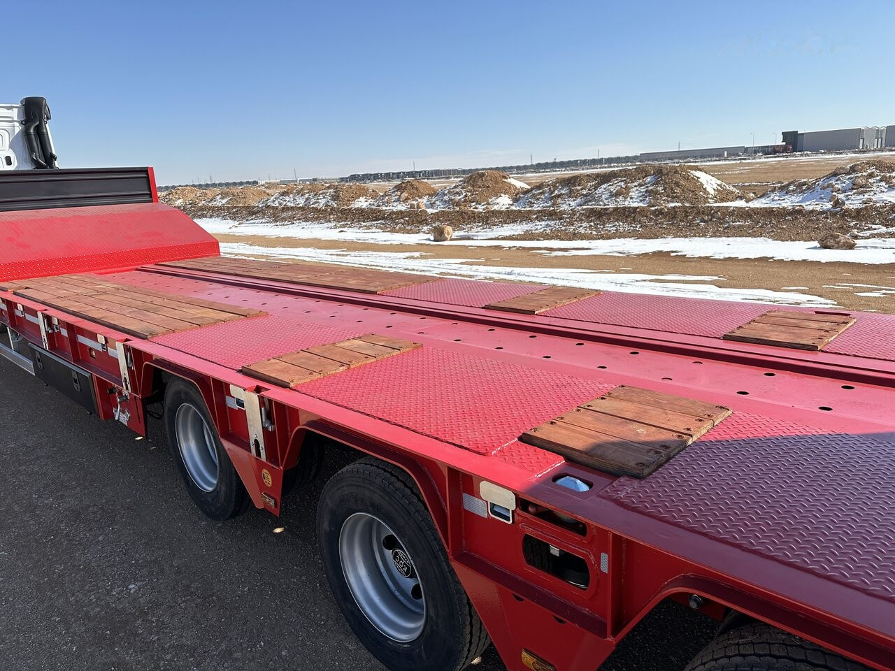 GVN Trailer 3 AXLE LOWBED - Félpótkocsi mélybölcsős: 4 kép. GVN Trailer 3 AXLE LOWBED - Félpótkocsi mélybölcsős: 4 kép.
