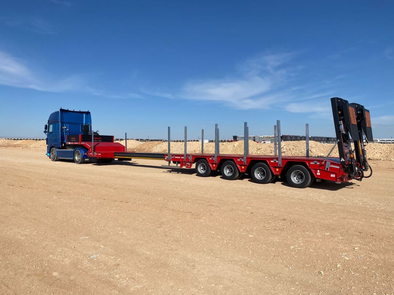 GVN Trailer 4 AXLE EXTENDABLE LOWBED - Félpótkocsi mélybölcsős: 1 kép. GVN Trailer 4 AXLE EXTENDABLE LOWBED - Félpótkocsi mélybölcsős: 1 kép.