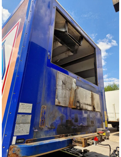 Schmitz Cargobull SKO 24 - Félpótkocsi dobozos: 3 kép. Schmitz Cargobull SKO 24 - Félpótkocsi dobozos: 3 kép.