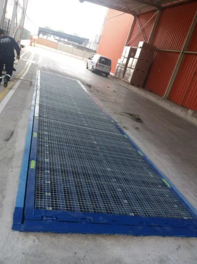 Embeded loading ramp-Buried loading ramp with tilting lip.AZ RAMP-EASY ST-10T - Rakodó rámpa: 5 kép. Embeded loading ramp-Buried loading ramp with tilting lip.AZ RAMP-EASY ST-10T - Rakodó rámpa: 5 kép.