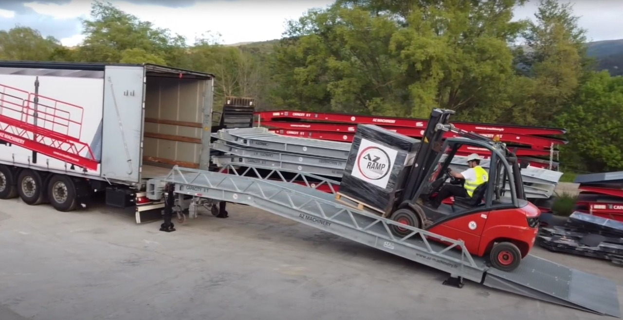 Loading Ramp with with hydraulic tilting bridge - AZ RAMP - STAR- 12T FULL GALVA - Rakodó rámpa: 5 kép. Loading Ramp with with hydraulic tilting bridge - AZ RAMP - STAR- 12T FULL GALVA - Rakodó rámpa: 5 kép.