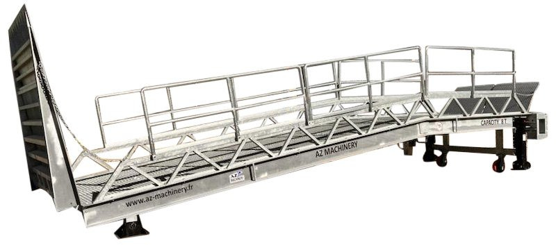 Loading Ramp with with hydraulic tilting bridge - AZ RAMP - STAR- 12T FULL GALVA - Rakodó rámpa: 1 kép. Loading Ramp with with hydraulic tilting bridge - AZ RAMP - STAR- 12T FULL GALVA - Rakodó rámpa: 1 kép.