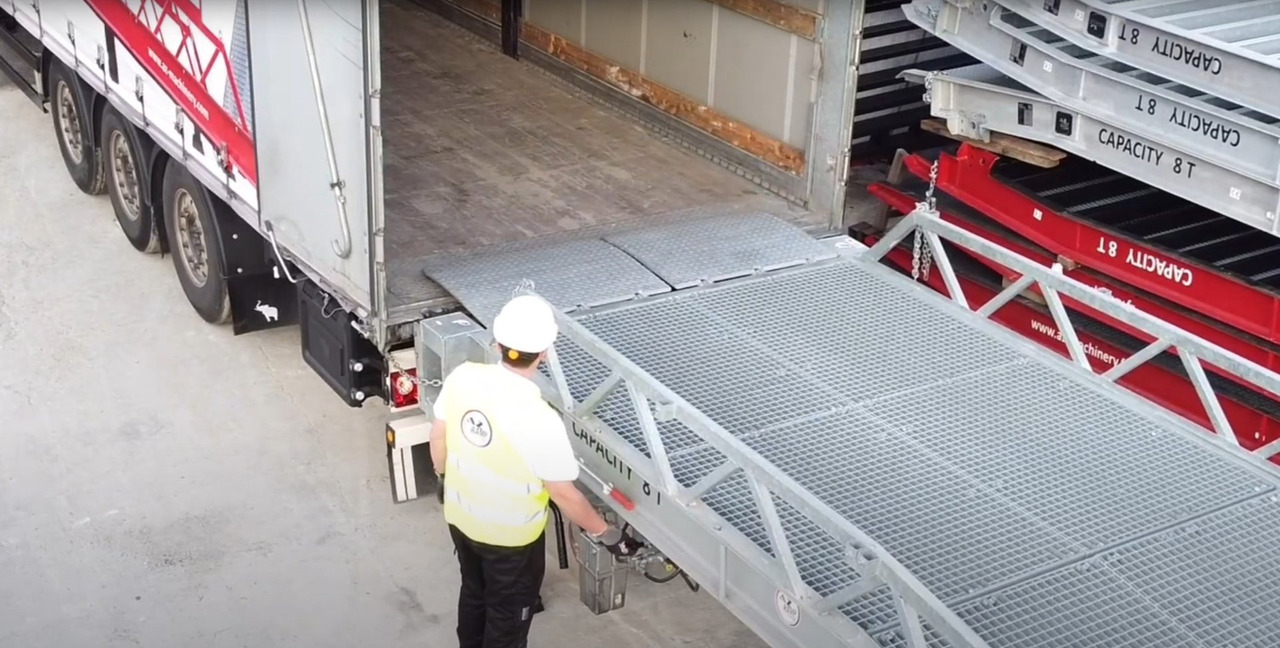 Loading Ramp with with hydraulic tilting bridge - AZ RAMP - STAR- 12T FULL GALVA - Rakodó rámpa: 4 kép. Loading Ramp with with hydraulic tilting bridge - AZ RAMP - STAR- 12T FULL GALVA - Rakodó rámpa: 4 kép.