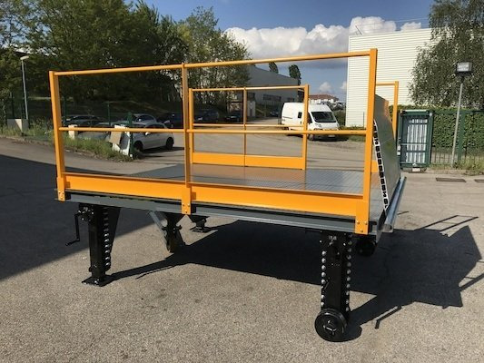Mobil Loading Table AZ RAMP-SIMPLY 180 -10 T Capacity - Rakodó rámpa: 3 kép. Mobil Loading Table AZ RAMP-SIMPLY 180 -10 T Capacity - Rakodó rámpa: 3 kép.