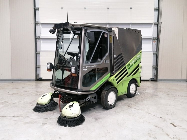 Used Street sweeper GREEN MACHINE - 525 HI-SPEED - Utcaseprő gép: 2 kép. Used Street sweeper GREEN MACHINE - 525 HI-SPEED - Utcaseprő gép: 2 kép.