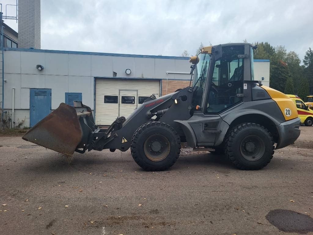 Ahlmann AF 1200 - Gumikerekes homlokrakodó: 3 kép. Ahlmann AF 1200 - Gumikerekes homlokrakodó: 3 kép.