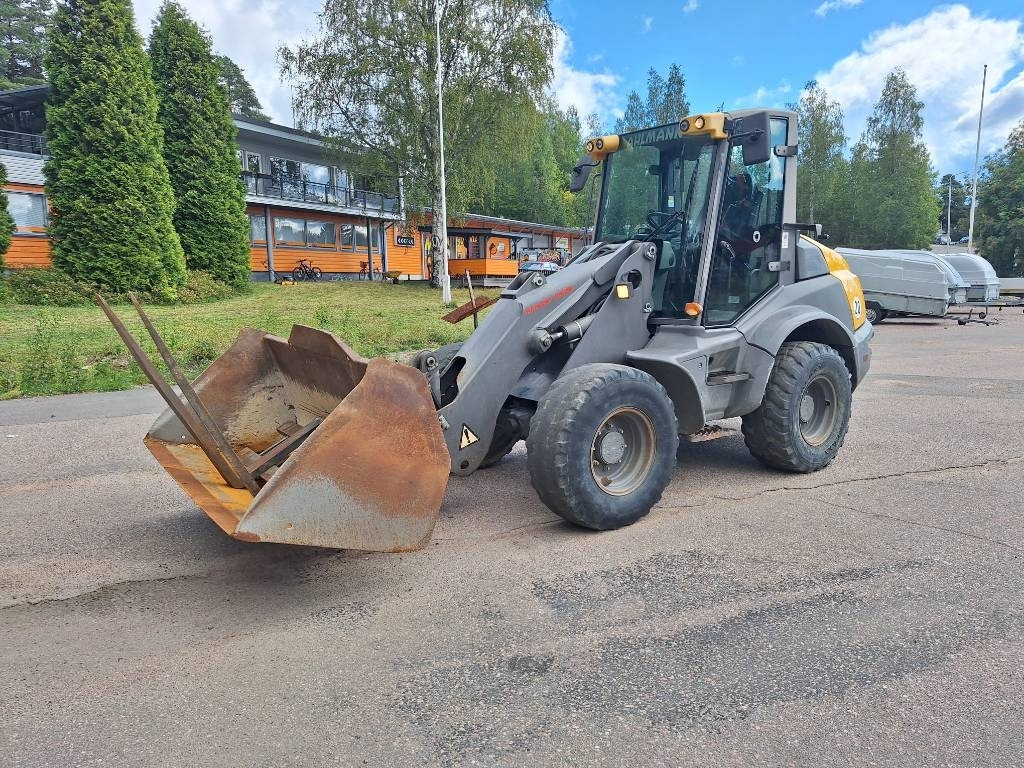 Ahlmann AF 1200 - Gumikerekes homlokrakodó: 2 kép. Ahlmann AF 1200 - Gumikerekes homlokrakodó: 2 kép.