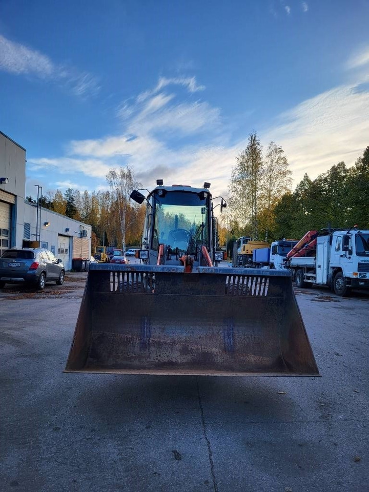 Atlas 65 - Gumikerekes homlokrakodó: 4 kép. Atlas 65 - Gumikerekes homlokrakodó: 4 kép.