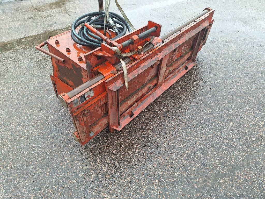 Baumasch Brohl F2002-1 - Aszfaltozó gép: 3 kép. Baumasch Brohl F2002-1 - Aszfaltozó gép: 3 kép.