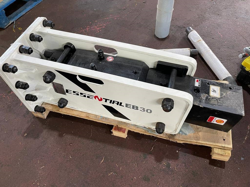 Essential EB30 - Hidraulikus törőfej - Építőipari gépek: 1 kép. Essential EB30 - Hidraulikus törőfej - Építőipari gépek: 1 kép.