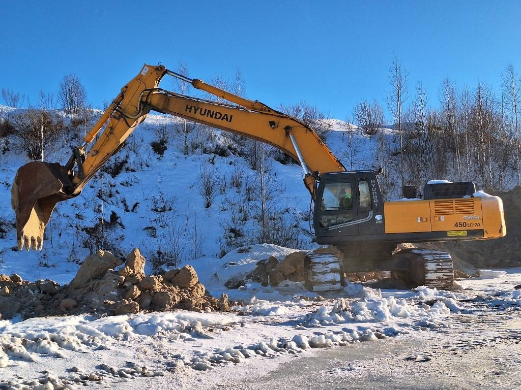 Hyundai Robex 450 LC-7 A - Lánctalpas kotró: 3 kép. Hyundai Robex 450 LC-7 A - Lánctalpas kotró: 3 kép.