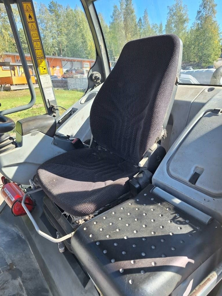 Gumikerekes homlokrakodó Kramer-allrad 780: 35 kép.
