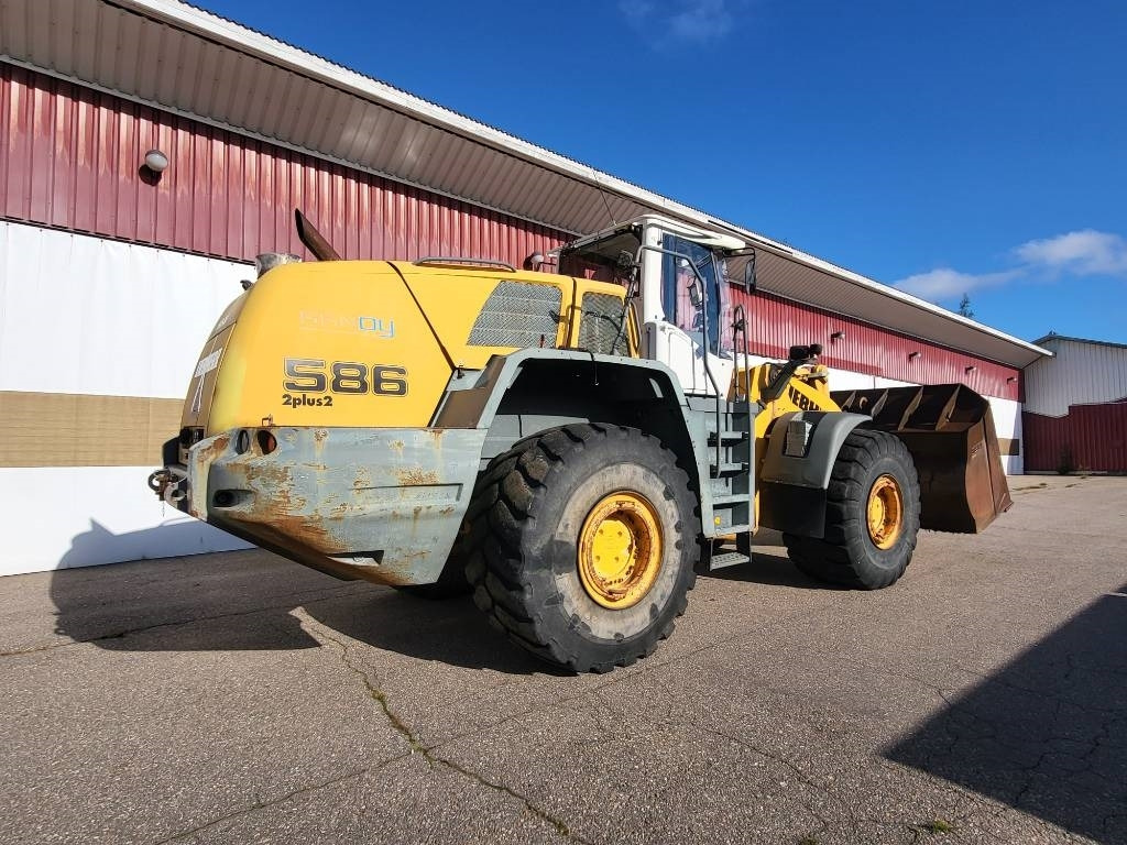 Liebherr L 586 2Plus2 - Gumikerekes homlokrakodó: 4 kép. Liebherr L 586 2Plus2 - Gumikerekes homlokrakodó: 4 kép.