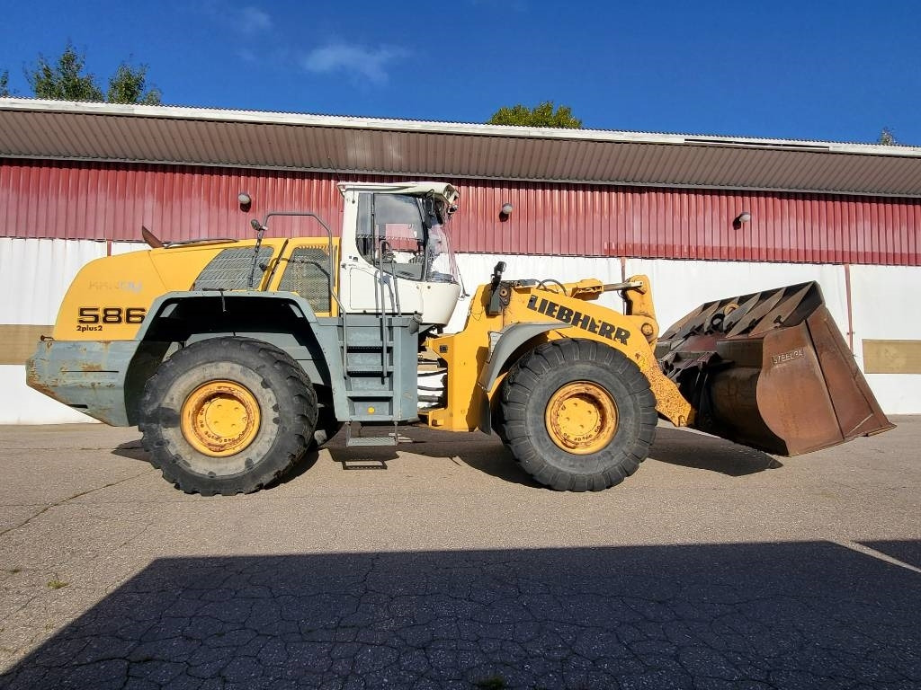 Liebherr L 586 2Plus2 - Gumikerekes homlokrakodó: 3 kép. Liebherr L 586 2Plus2 - Gumikerekes homlokrakodó: 3 kép.