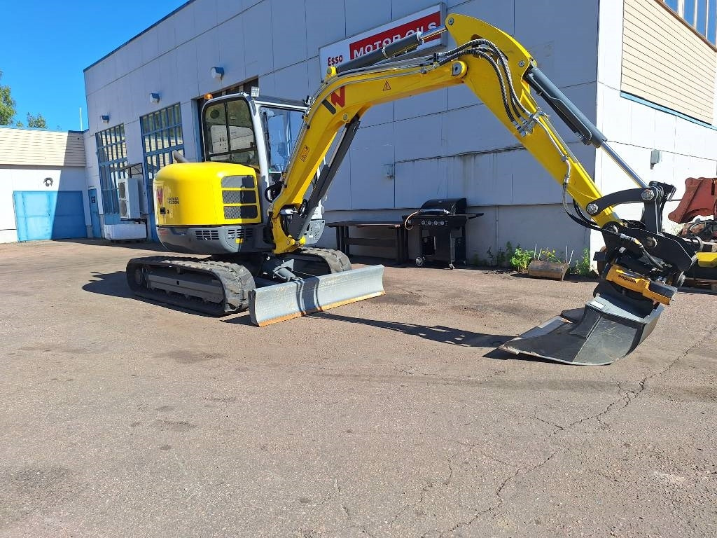 Wacker Neuson EZ 53 - Minikotró: 2 kép. Wacker Neuson EZ 53 - Minikotró: 2 kép.