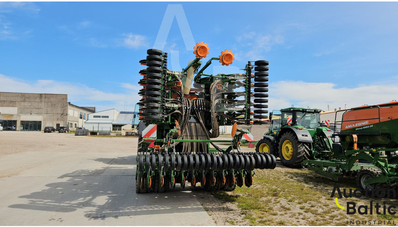 Kombinált vetőgép Amazone Cirrus 6003-2: 6 kép. Kombinált vetőgép Amazone Cirrus 6003-2: 6 kép.