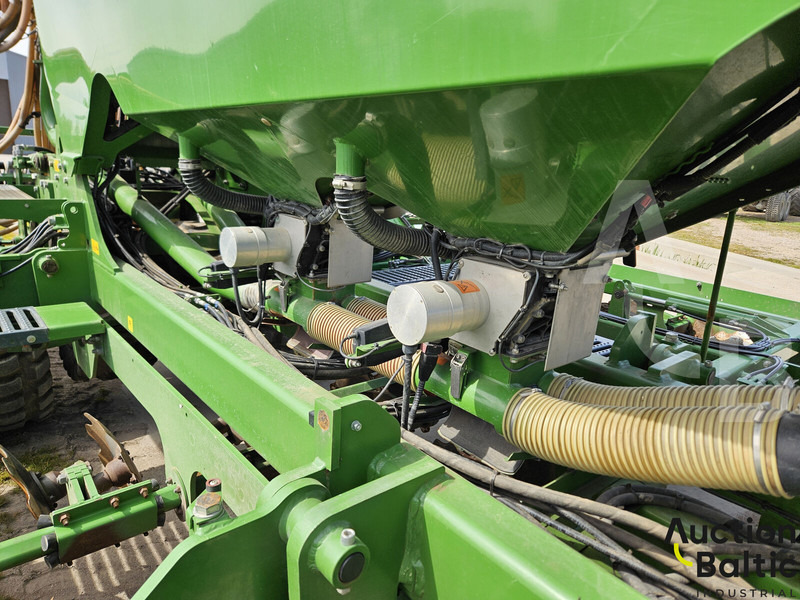 Kombinált vetőgép Amazone Cirrus 6003-2: 10 kép. Kombinált vetőgép Amazone Cirrus 6003-2: 10 kép.