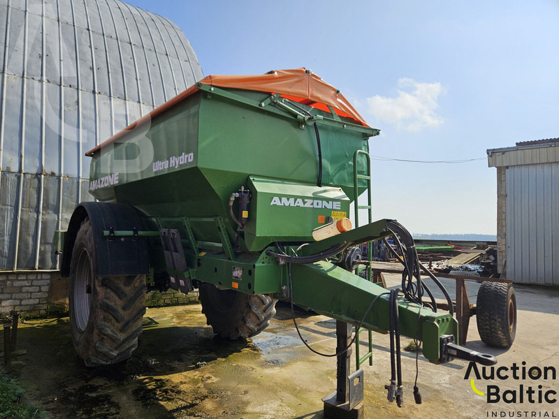 Amazone Ultra Hydro ZG-B 8200 - Műtrágyaszóró: 2 kép. Amazone Ultra Hydro ZG-B 8200 - Műtrágyaszóró: 2 kép.