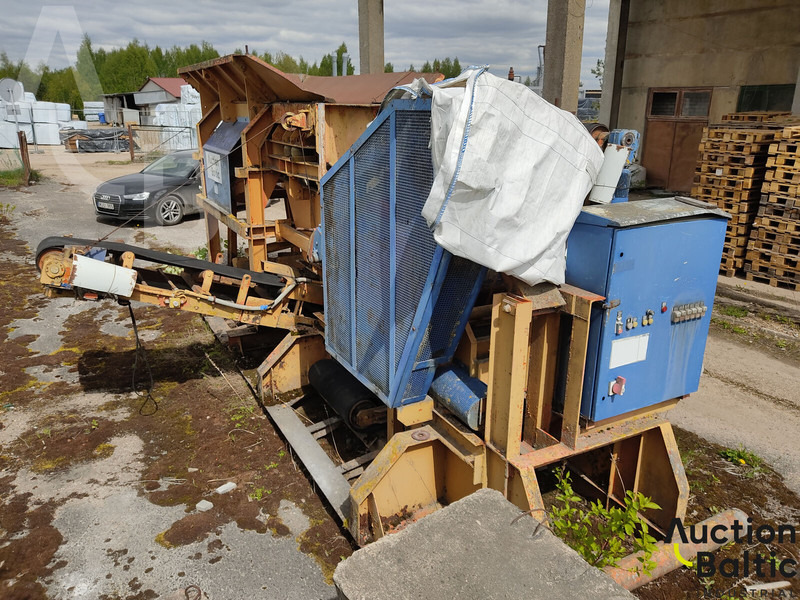 BMD RA700/4 - Talajművelő gep: 5 kép. BMD RA700/4 - Talajművelő gep: 5 kép.