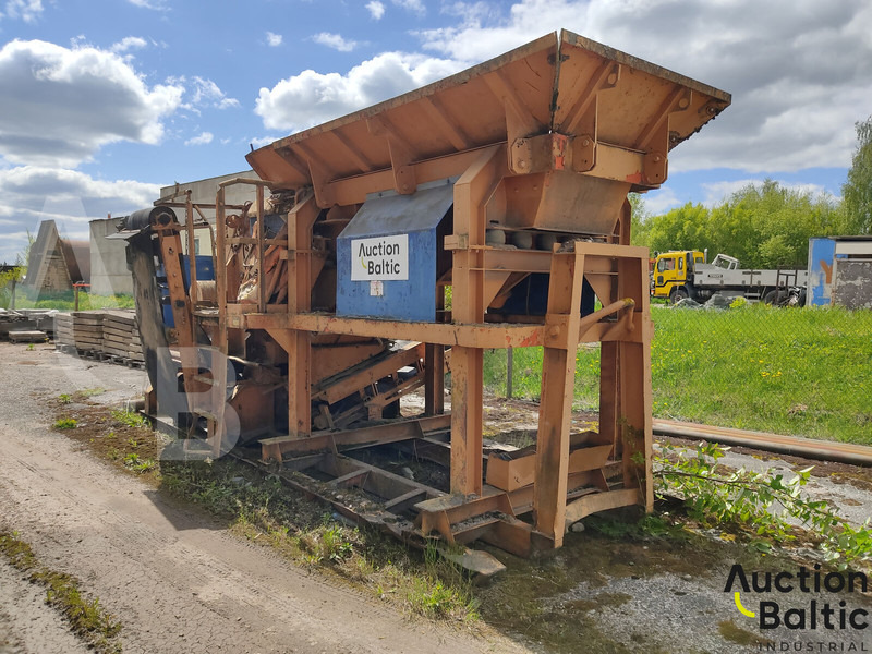 BMD RA700/4 - Talajművelő gep: 1 kép. BMD RA700/4 - Talajművelő gep: 1 kép.