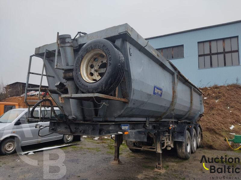 Berger N31 - Ponyvás félpótkocsi: 2 kép. Berger N31 - Ponyvás félpótkocsi: 2 kép.