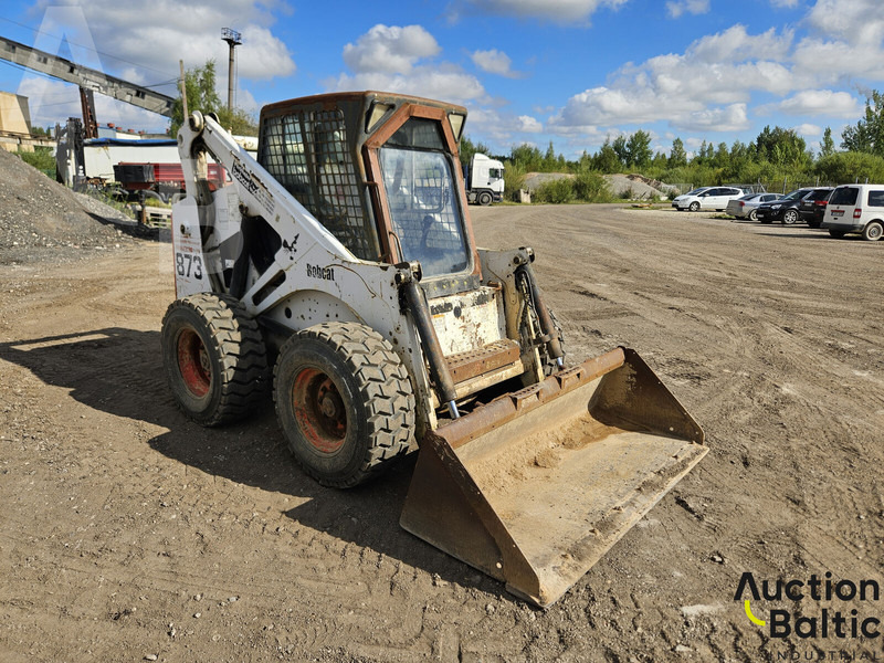Bobcat 873 - Mini homlokrakodó: 1 kép. Bobcat 873 - Mini homlokrakodó: 1 kép.
