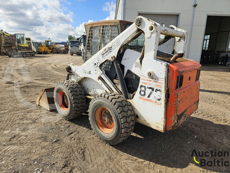 Bobcat 873 - Mini homlokrakodó: 5 kép. Bobcat 873 - Mini homlokrakodó: 5 kép.