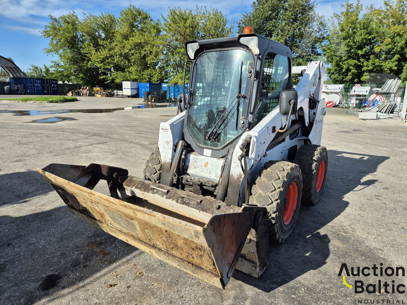 Bobcat S 650 - Mini homlokrakodó: 1 kép. Bobcat S 650 - Mini homlokrakodó: 1 kép.