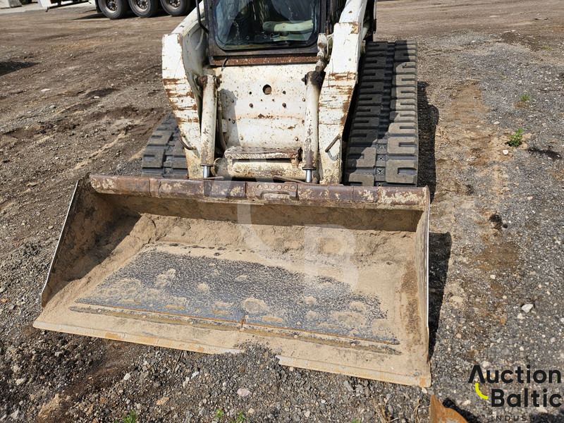 Bobcat T 250 - Lánctalpas homlokrakodó: 5 kép. Bobcat T 250 - Lánctalpas homlokrakodó: 5 kép.