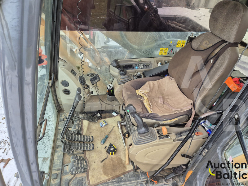 Case CX 210 B - Lánctalpas kotró: 5 kép. Case CX 210 B - Lánctalpas kotró: 5 kép.