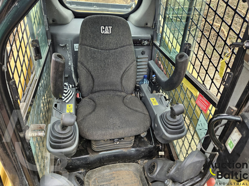 Mini homlokrakodó Caterpillar 236 D: 6 kép. Mini homlokrakodó Caterpillar 236 D: 6 kép.