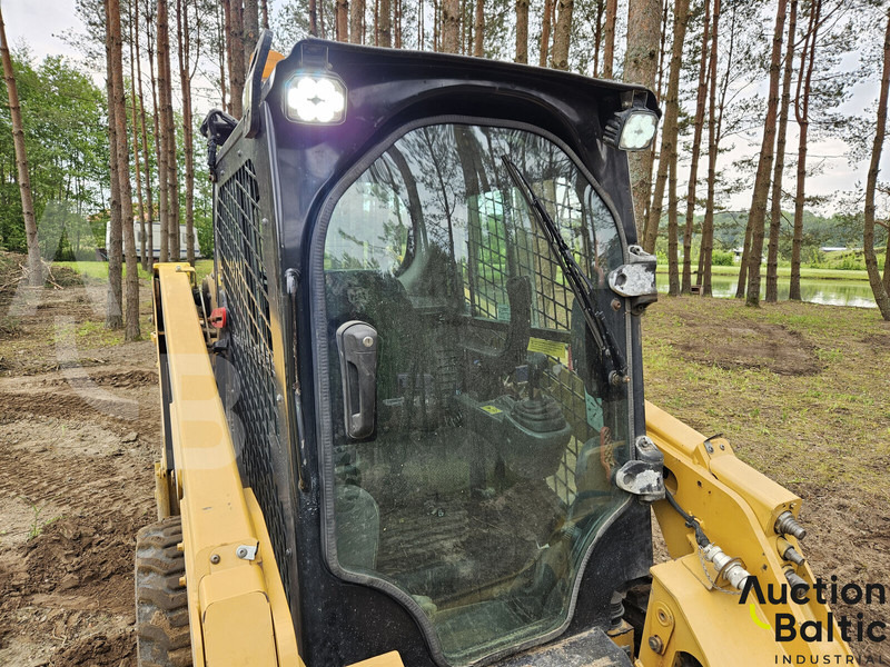 Mini homlokrakodó Caterpillar 236 D: 11 kép. Mini homlokrakodó Caterpillar 236 D: 11 kép.