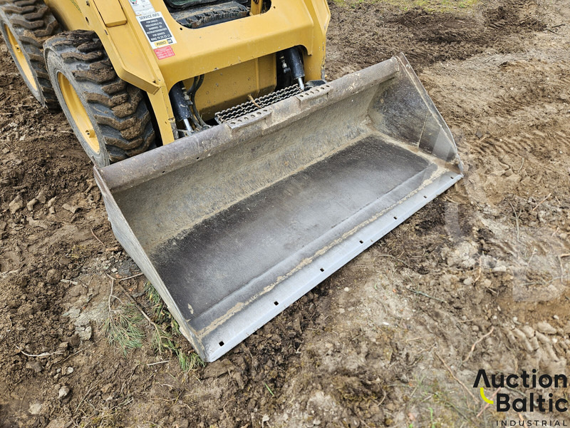 Mini homlokrakodó Caterpillar 236 D: 20 kép. Mini homlokrakodó Caterpillar 236 D: 20 kép.