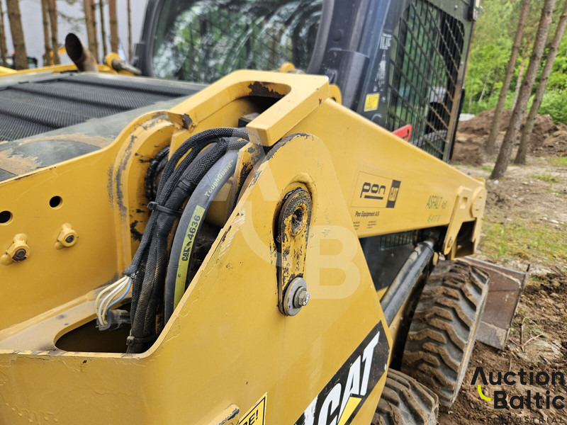 Mini homlokrakodó Caterpillar 236 D: 13 kép. Mini homlokrakodó Caterpillar 236 D: 13 kép.