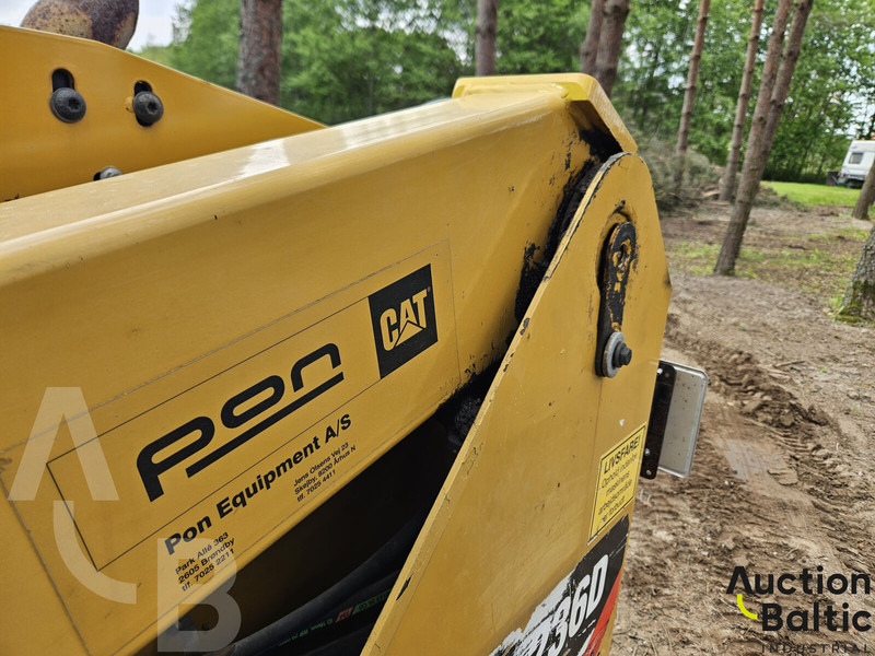 Mini homlokrakodó Caterpillar 236 D: 15 kép. Mini homlokrakodó Caterpillar 236 D: 15 kép.