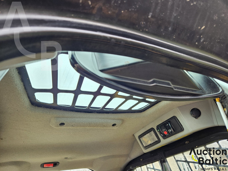 Mini homlokrakodó Caterpillar 242 D 3: 10 kép. Mini homlokrakodó Caterpillar 242 D 3: 10 kép.