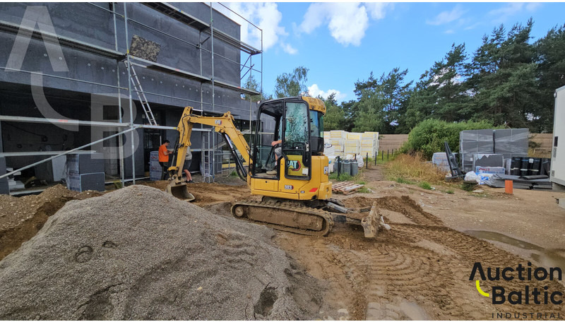 Caterpillar 303 CR - Minikotró: 2 kép. Caterpillar 303 CR - Minikotró: 2 kép.