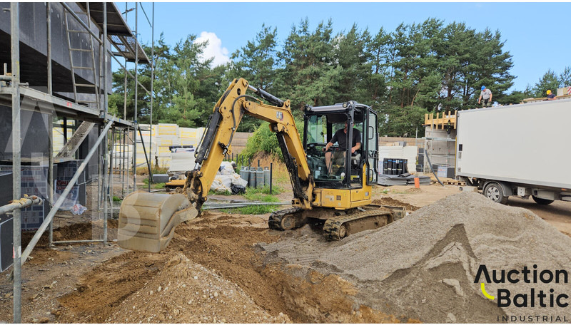 Caterpillar 303 CR - Minikotró: 1 kép. Caterpillar 303 CR - Minikotró: 1 kép.