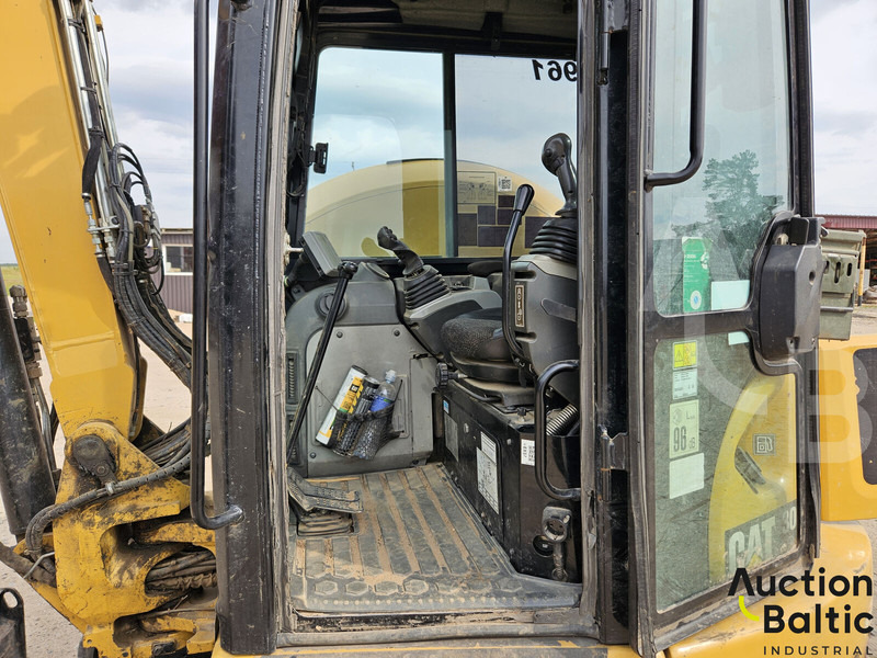 Caterpillar 305.5E2CR - Minikotró: 5 kép. Caterpillar 305.5E2CR - Minikotró: 5 kép.