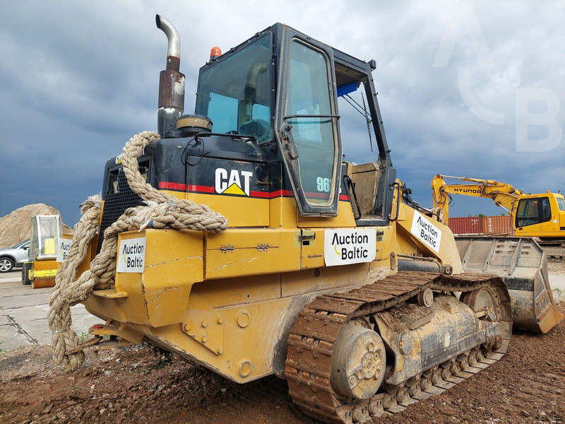 Caterpillar 963 C - Lánctalpas homlokrakodó: 2 kép. Caterpillar 963 C - Lánctalpas homlokrakodó: 2 kép.