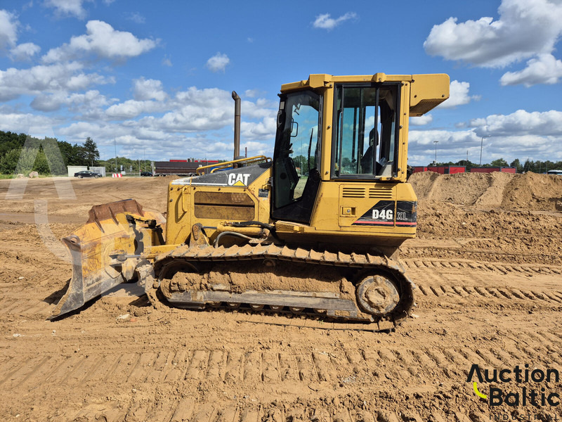 Caterpillar D 4 G - Buldózer: 3 kép. Caterpillar D 4 G - Buldózer: 3 kép.