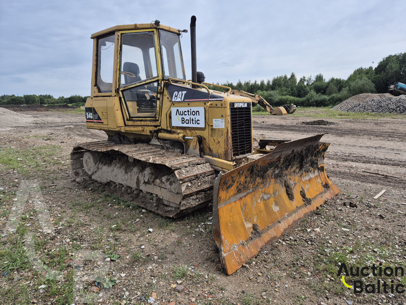 Caterpillar D 4 G - Buldózer: 2 kép. Caterpillar D 4 G - Buldózer: 2 kép.