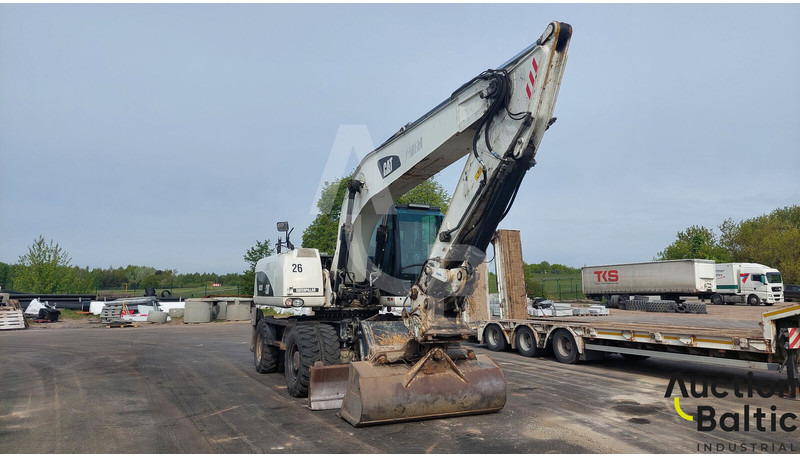 Caterpillar M 322 D - Gumikerekes kotró: 2 kép. Caterpillar M 322 D - Gumikerekes kotró: 2 kép.