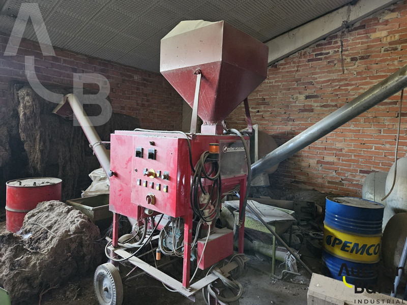 Ceres - Állattartás gépei: 2 kép. Ceres - Állattartás gépei: 2 kép.