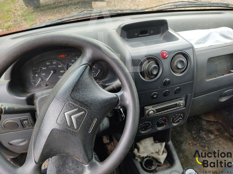 Kis furgon Citroën Berlingo: 7 kép.