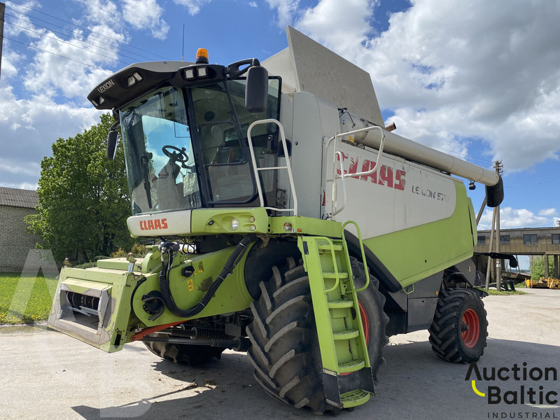 Claas Lexion 570 - Kombájn: 2 kép. Claas Lexion 570 - Kombájn: 2 kép.