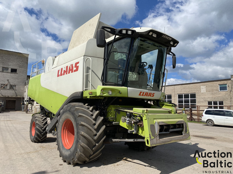 Claas Lexion 570 - Kombájn: 1 kép. Claas Lexion 570 - Kombájn: 1 kép.