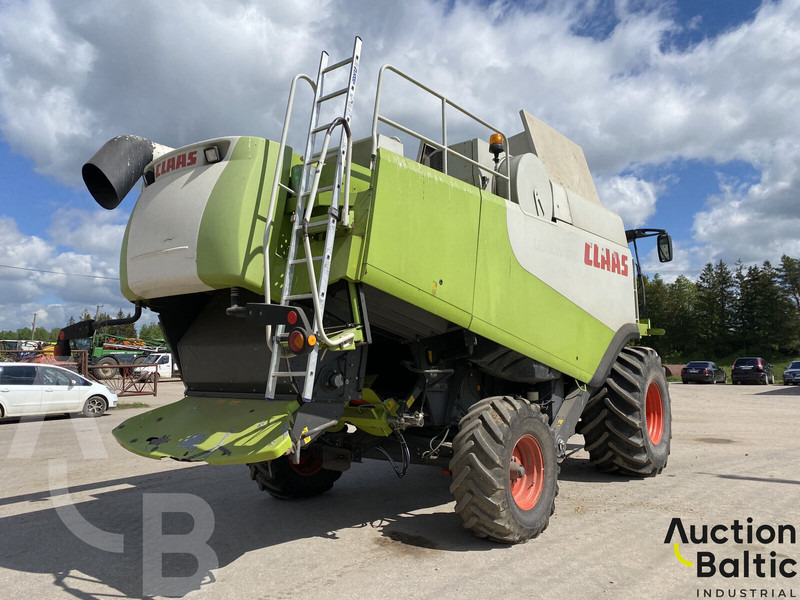 Claas Lexion 570 - Kombájn: 4 kép. Claas Lexion 570 - Kombájn: 4 kép.