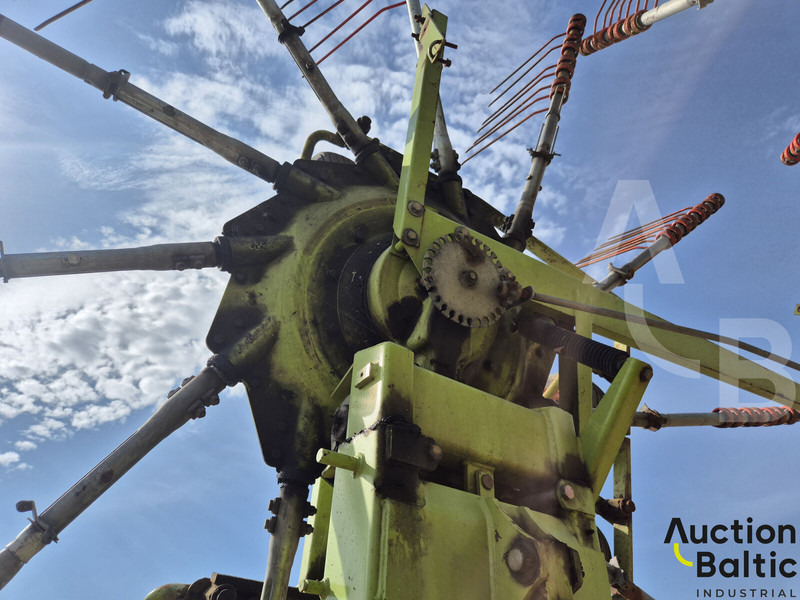 Claas Liner 3000 - Szénaforgató: 5 kép. Claas Liner 3000 - Szénaforgató: 5 kép.
